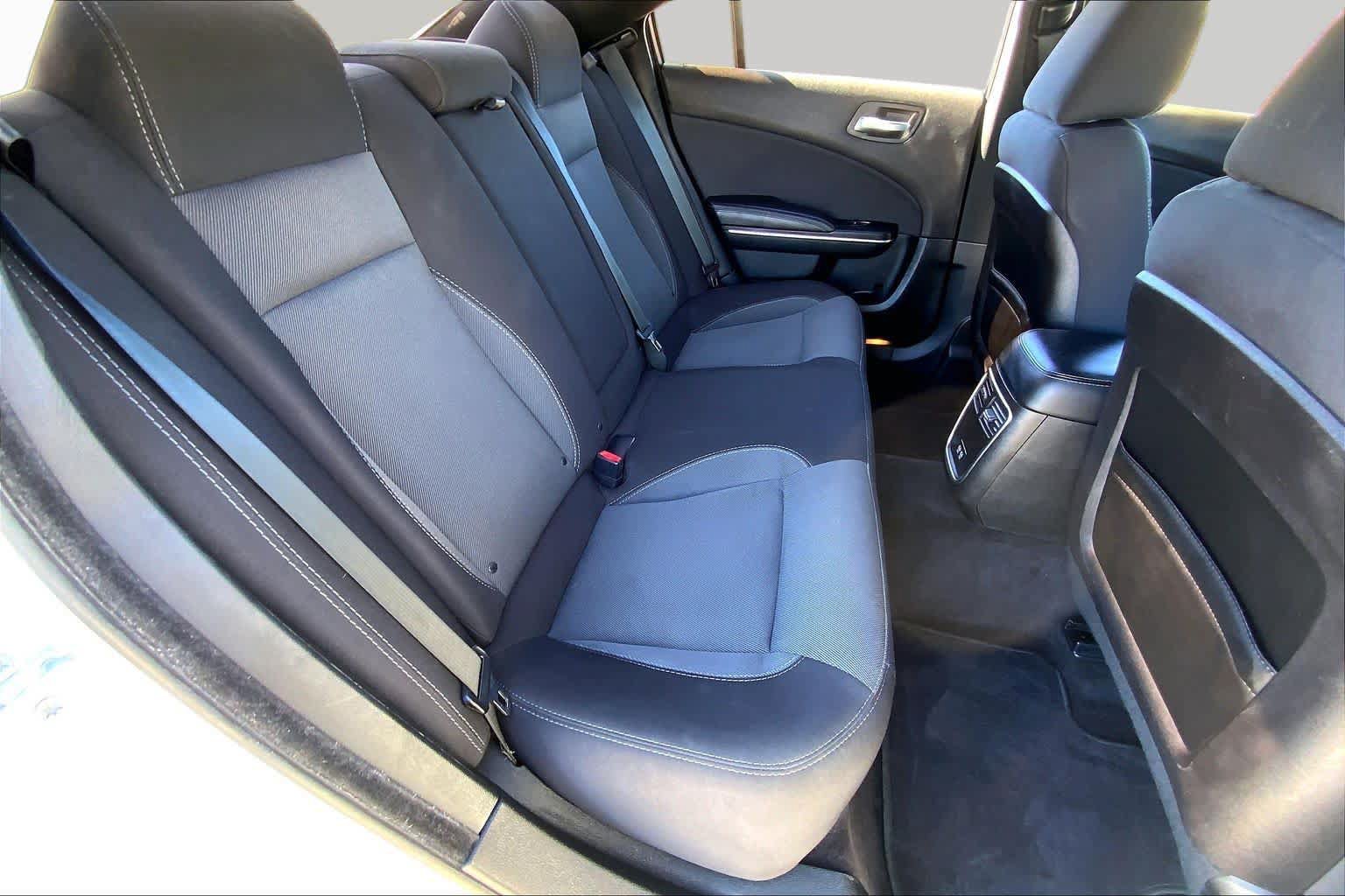 Used 2018 Dodge Charger SXT RWD image 19