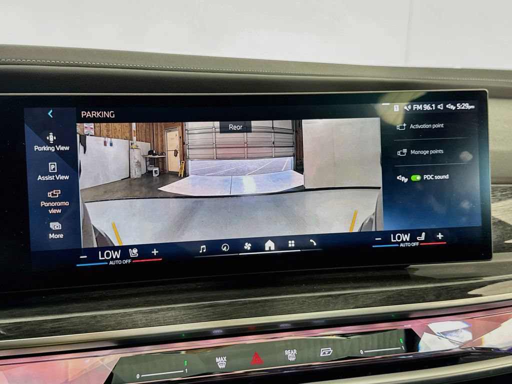 Used 2023 BMW i7 xDrive60 AWD/4WD image 35