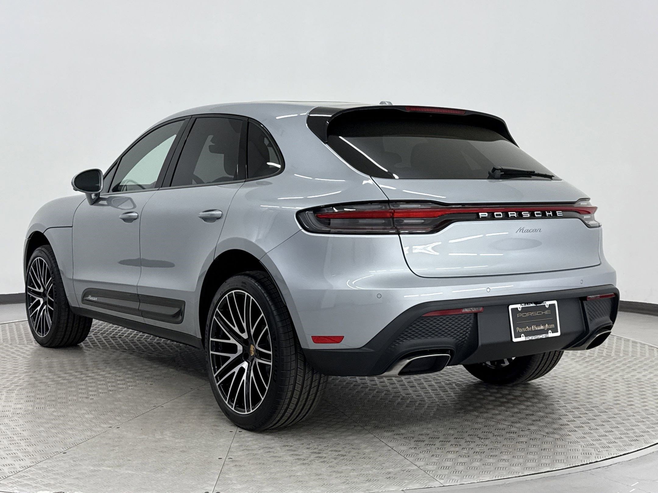 New 2025 Porsche Macan image 3