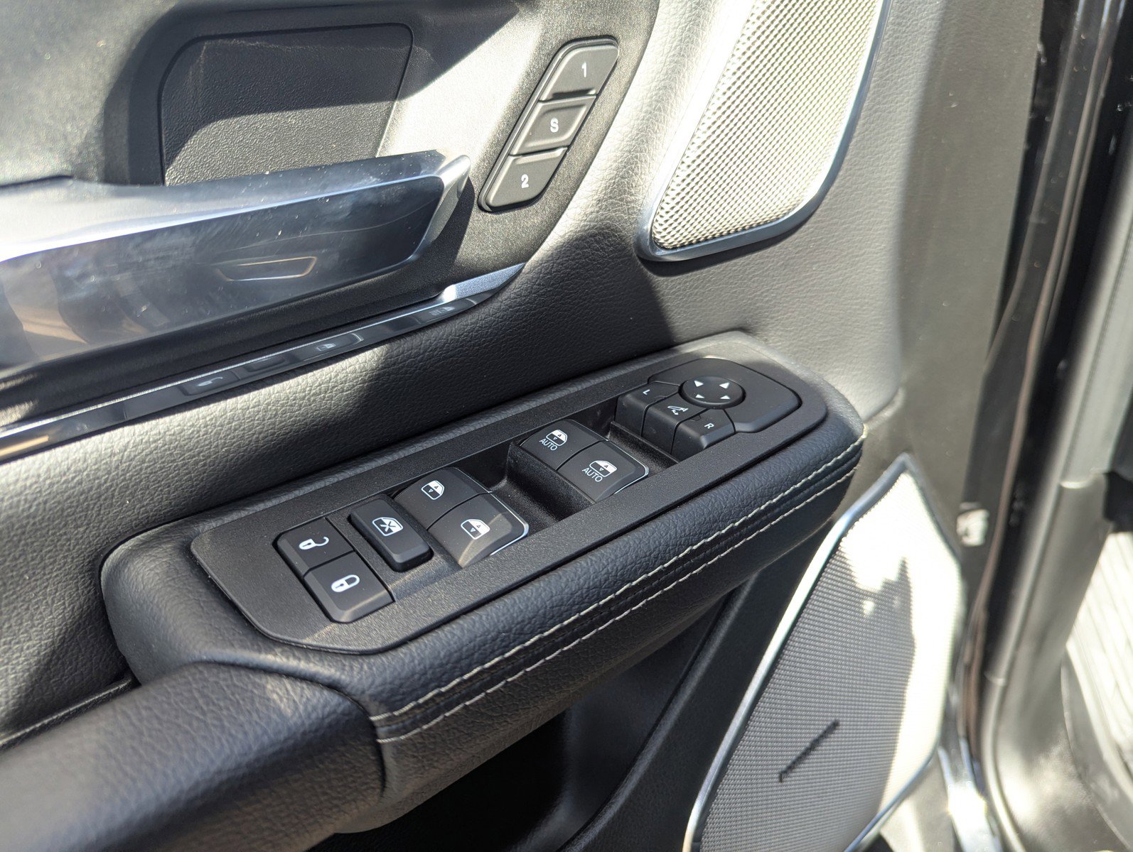 Used 2026 RAM 1500 Laramie w/ Night Edition image 30