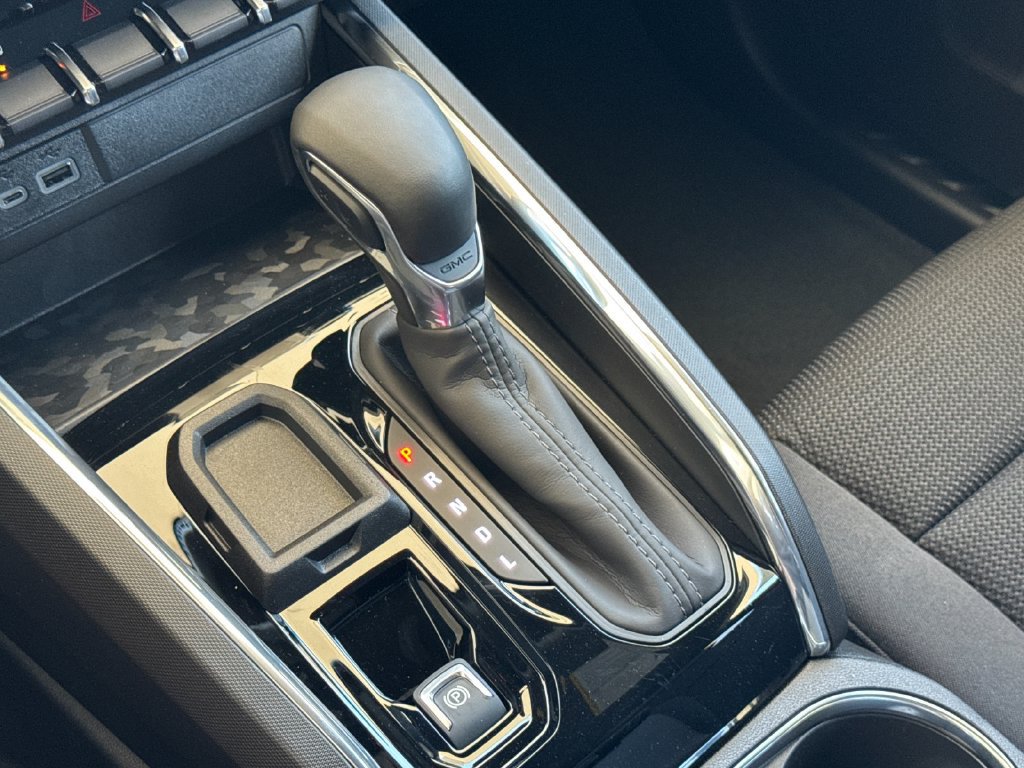 New 2026 GMC Canyon Elevation w/ LPO, Black Badging Package RWD image 19