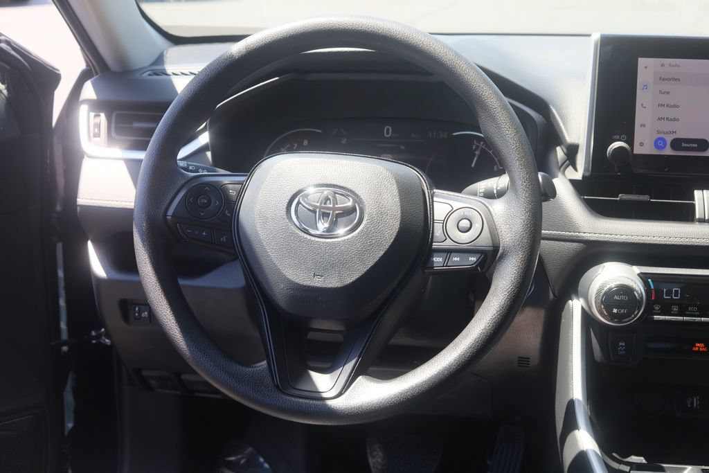 Used 2025 Toyota RAV4 XLE AWD/4WD image 21