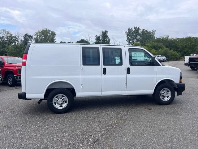 New 2025 Chevrolet Express 3500 w/ Driver Convenience Package RWD image 10