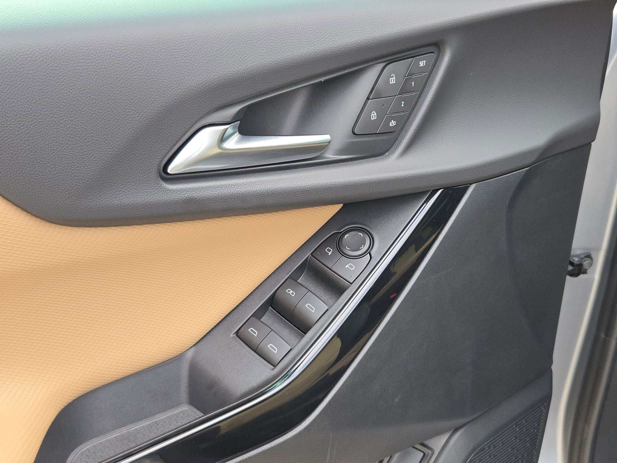 Certified 2026 Chevrolet Equinox ACTIV w/ Convenience Package III image 12