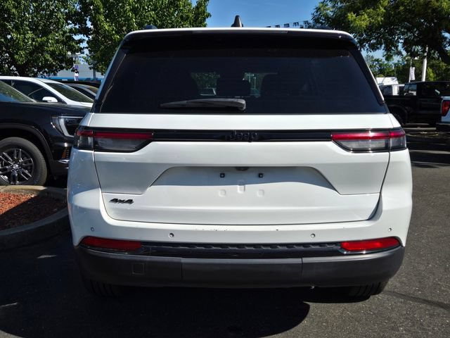 Used 2024 Jeep Grand Cherokee Altitude AWD/4WD image 5