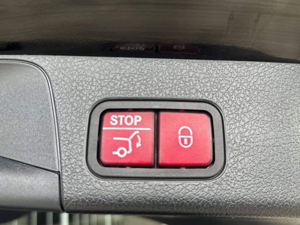 Used 2021 Mercedes-Benz GLB 250 image 33