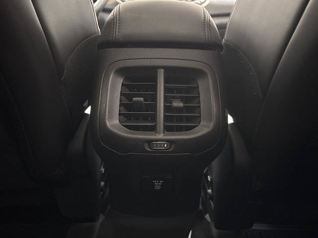 Used 2017 Jeep Cherokee Overland w/ Technology Group AWD/4WD image 22