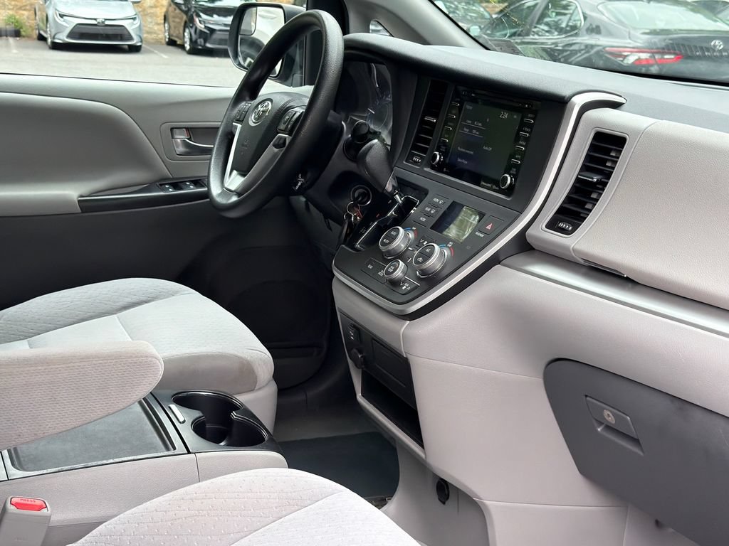 Used 2020 Toyota Sienna LE FWD image 9