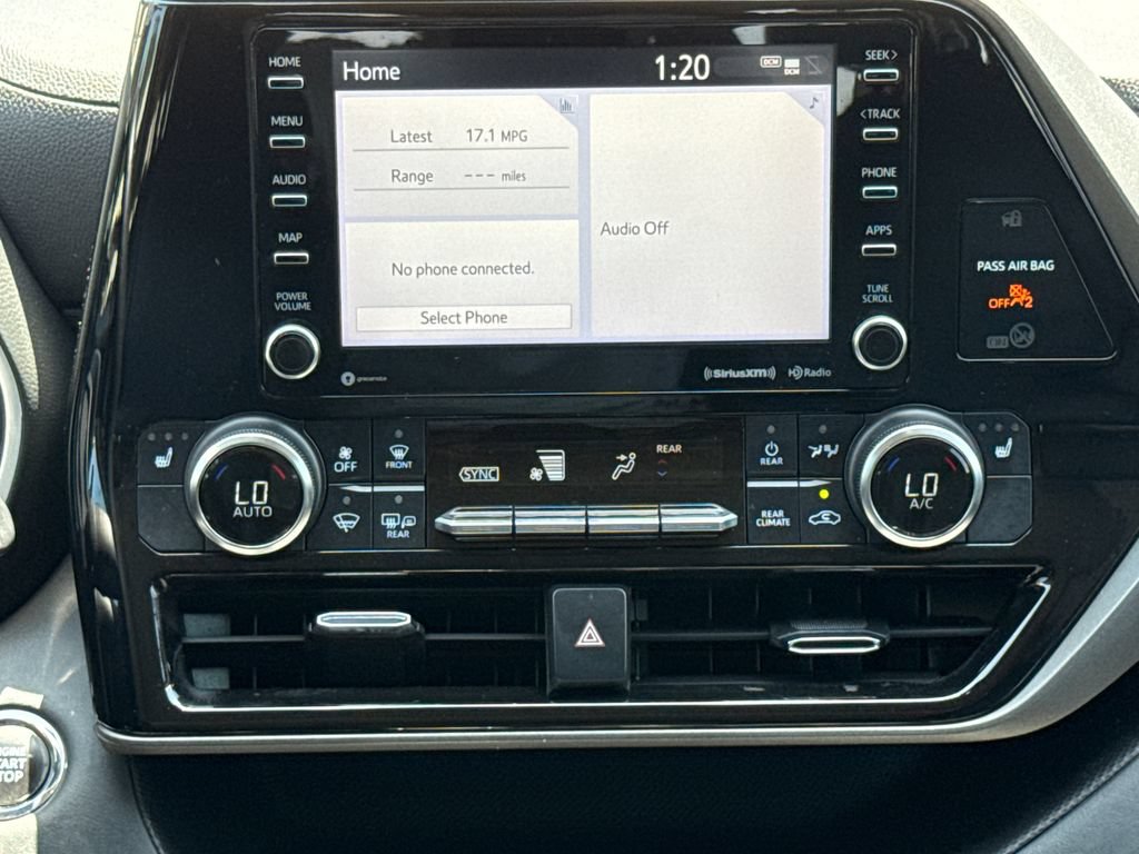 Used 2022 Toyota Highlander XLE FWD image 12