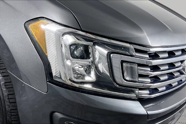 Used 2019 Ford Expedition XLT w/ Equipment Group 202A AWD/4WD image 30