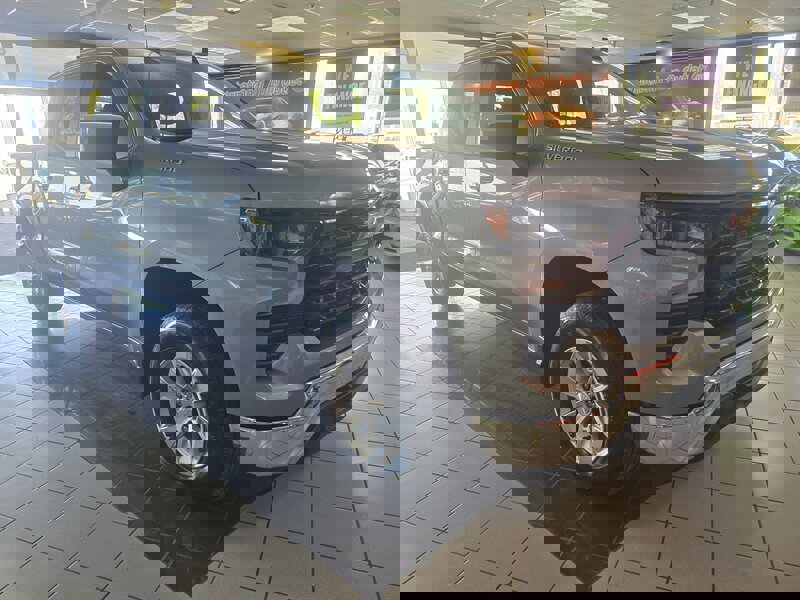 Used 2025 Chevrolet Silverado 1500 LT image 3