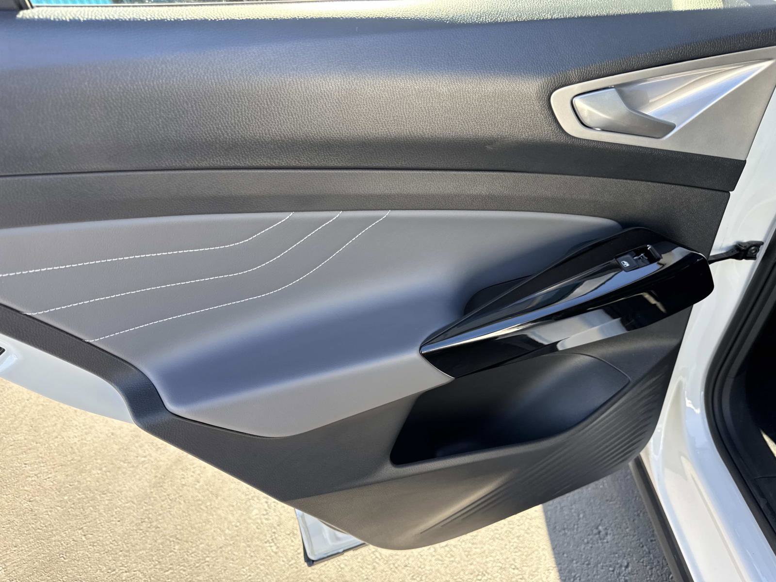 Certified 2023 Volkswagen ID.4 Pro S Plus image 9