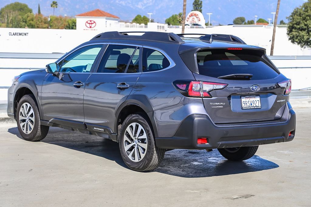 Used 2025 Subaru Outback Premium image 7
