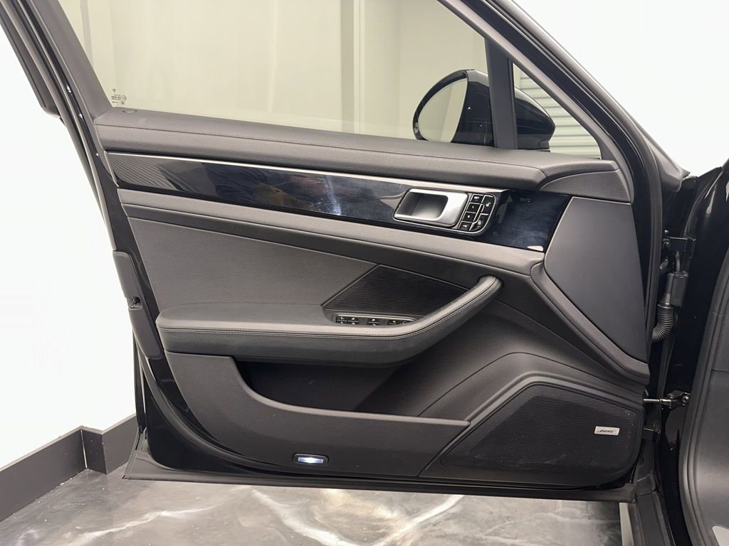 Used 2018 Porsche Panamera 4 image 16