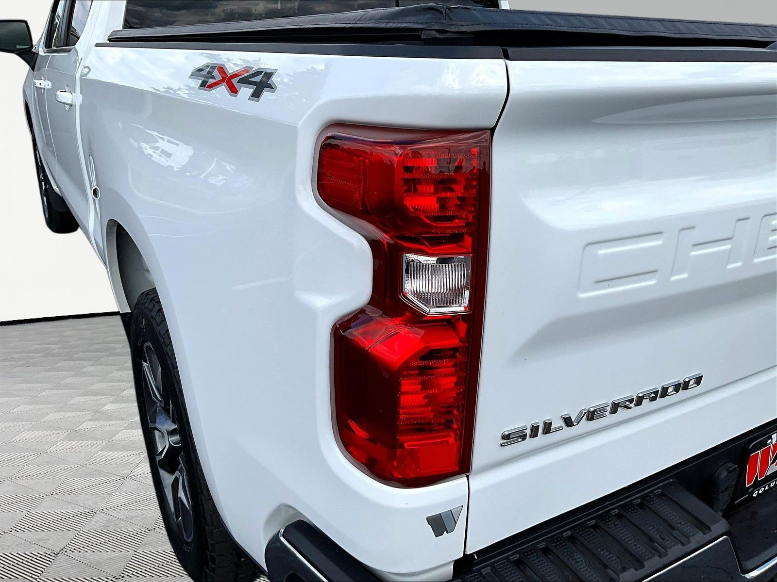 Used 2024 Chevrolet Silverado 1500 LT AWD/4WD image 24