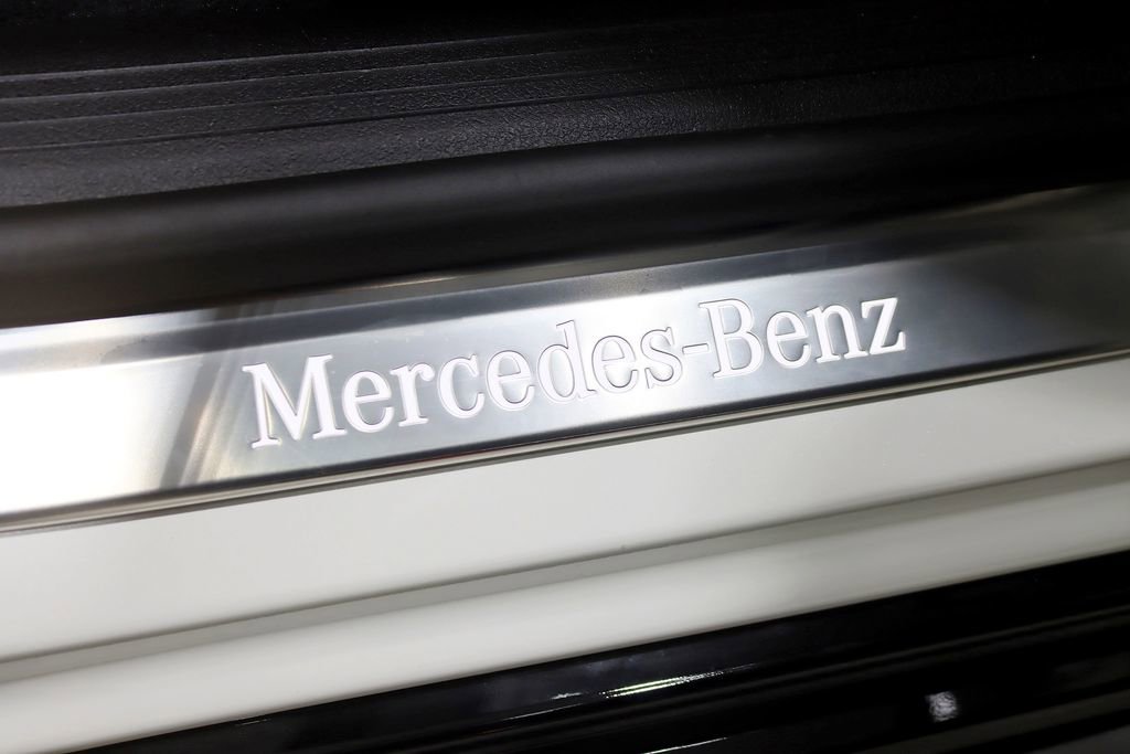 Used 2023 Mercedes-Benz EQS 580 4MATIC SUV image 13