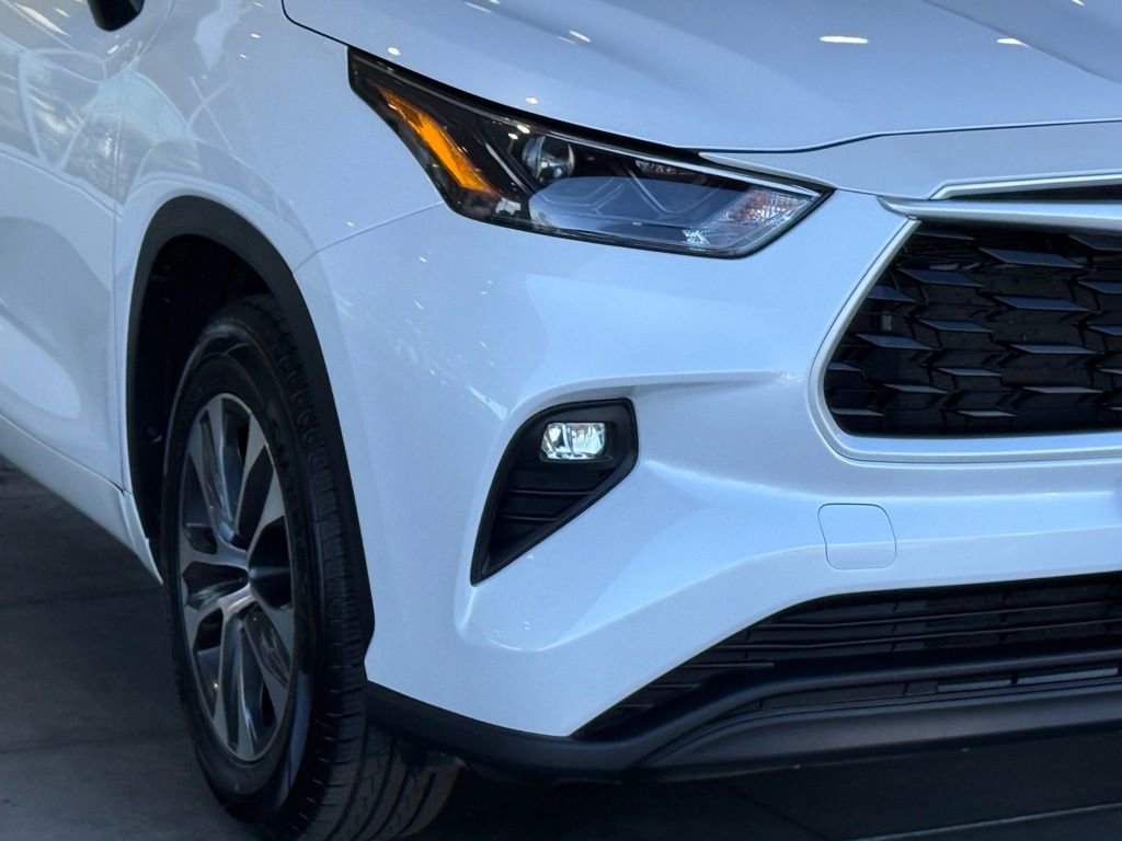 Certified 2023 Toyota Highlander XLE image 8