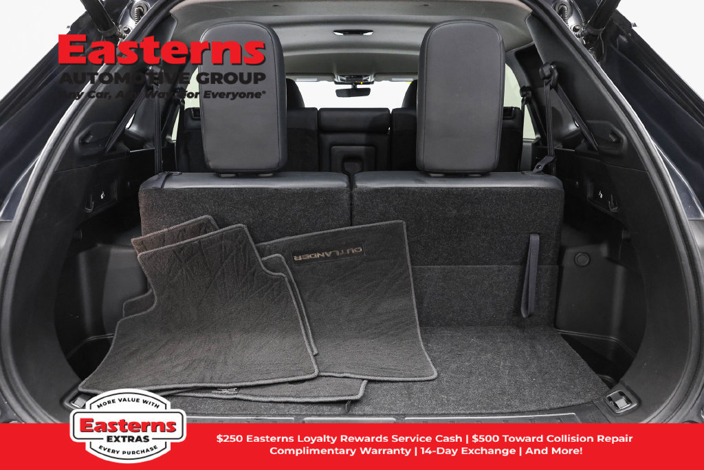 Used 2025 Mitsubishi Outlander SE FWD image 10