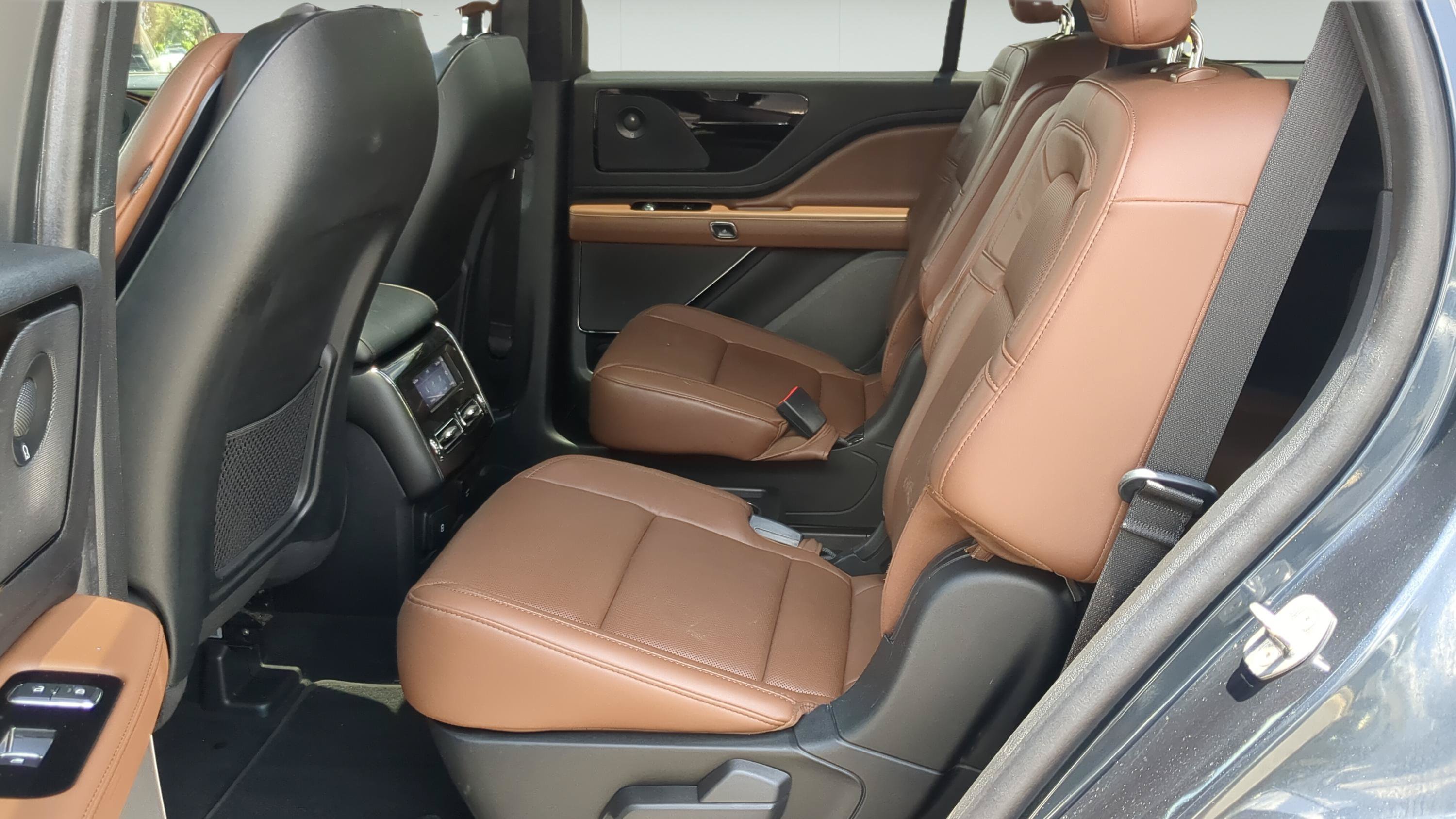 Used 2022 Lincoln Aviator Reserve w/ Equipment Group 201A RWD image 22
