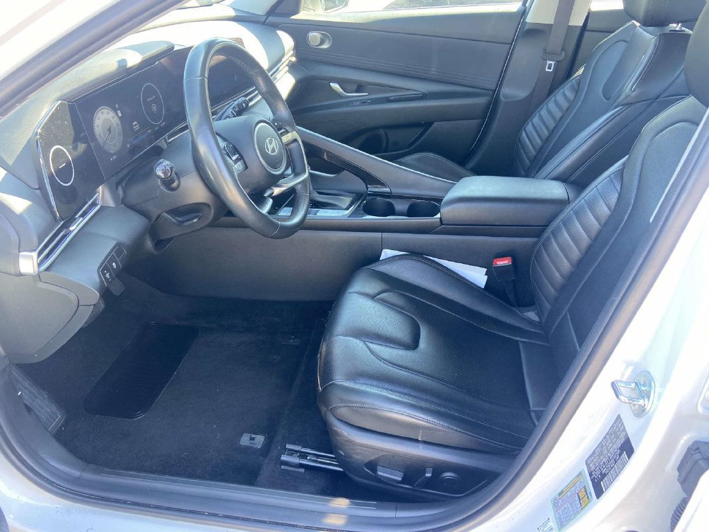 Used 2025 Hyundai Elantra Limited FWD image 11
