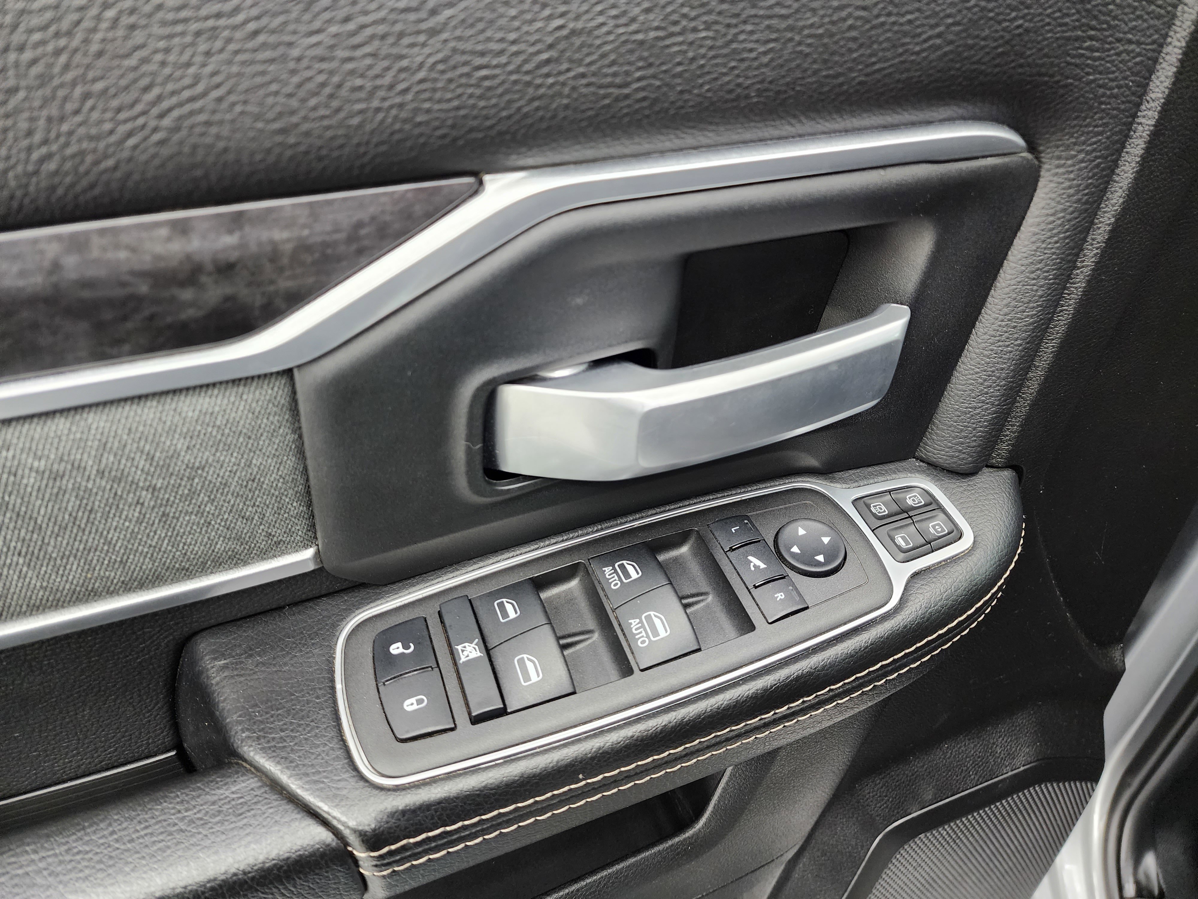 Used 2023 RAM 3500 Big Horn w/ Night Edition image 40