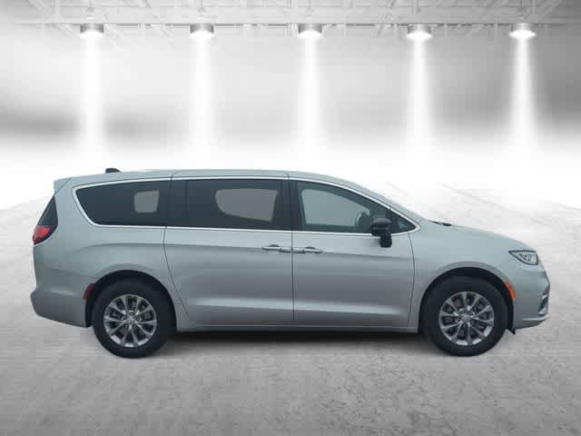 New 2026 Chrysler Pacifica Limited AWD/4WD image 9