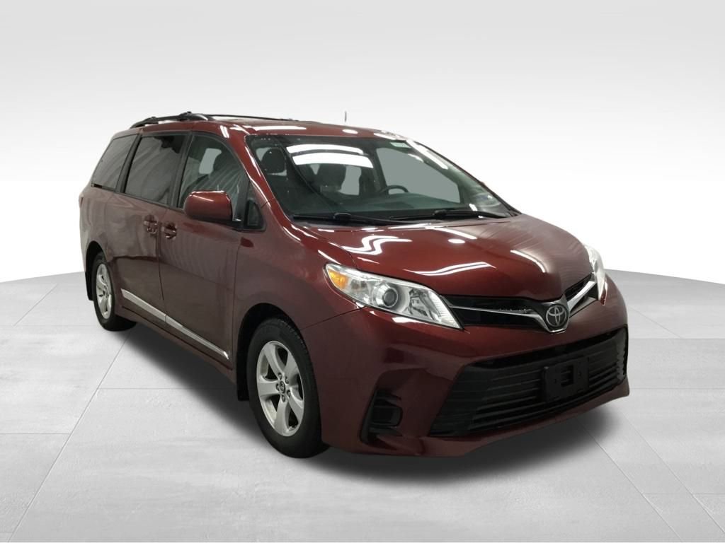 Used 2018 Toyota Sienna LE w/ Protection Package image 3