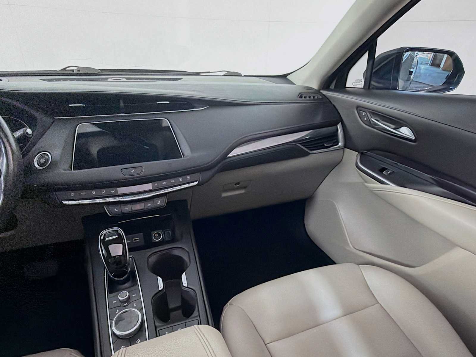 Used 2021 Cadillac XT4 Luxury w/ Cold Weather Package AWD/4WD image 22