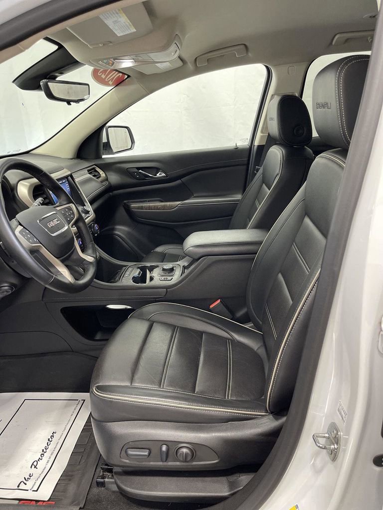 Used 2023 GMC Acadia Denali w/ Denali Technology Package image 3