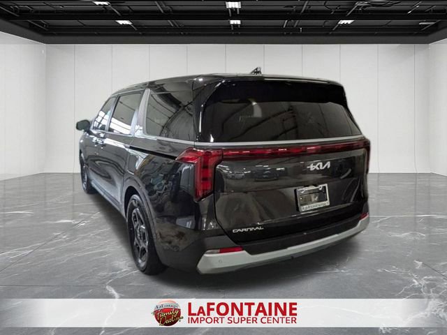 Certified 2025 Kia Carnival FWD image 1