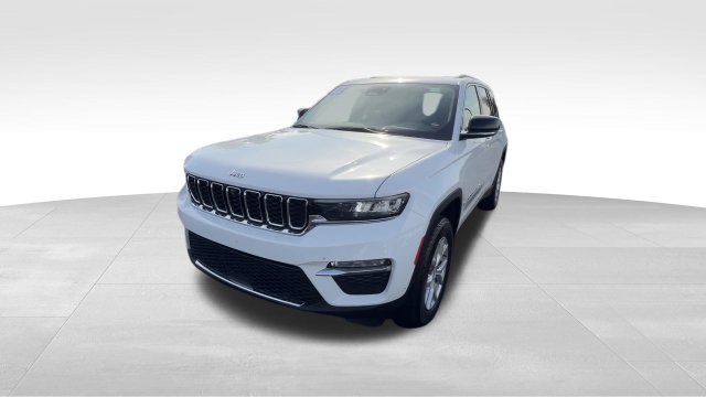 Used 2023 Jeep Grand Cherokee Limited w/ Luxury Tech Group II AWD/4WD image 2
