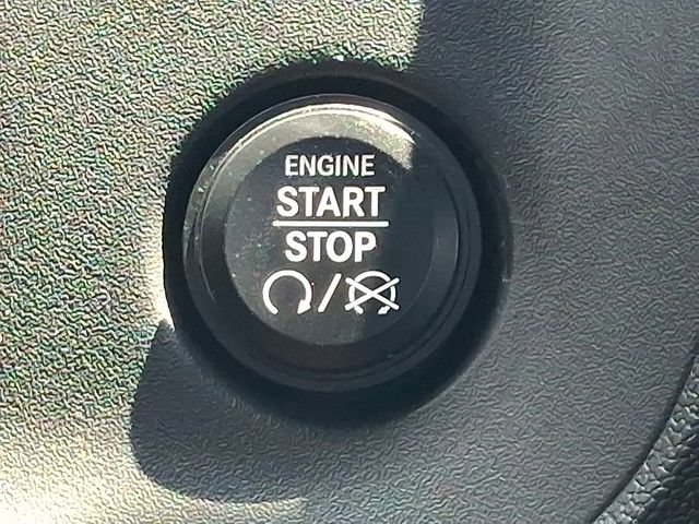 Used 2014 Dodge Challenger SXT RWD image 21