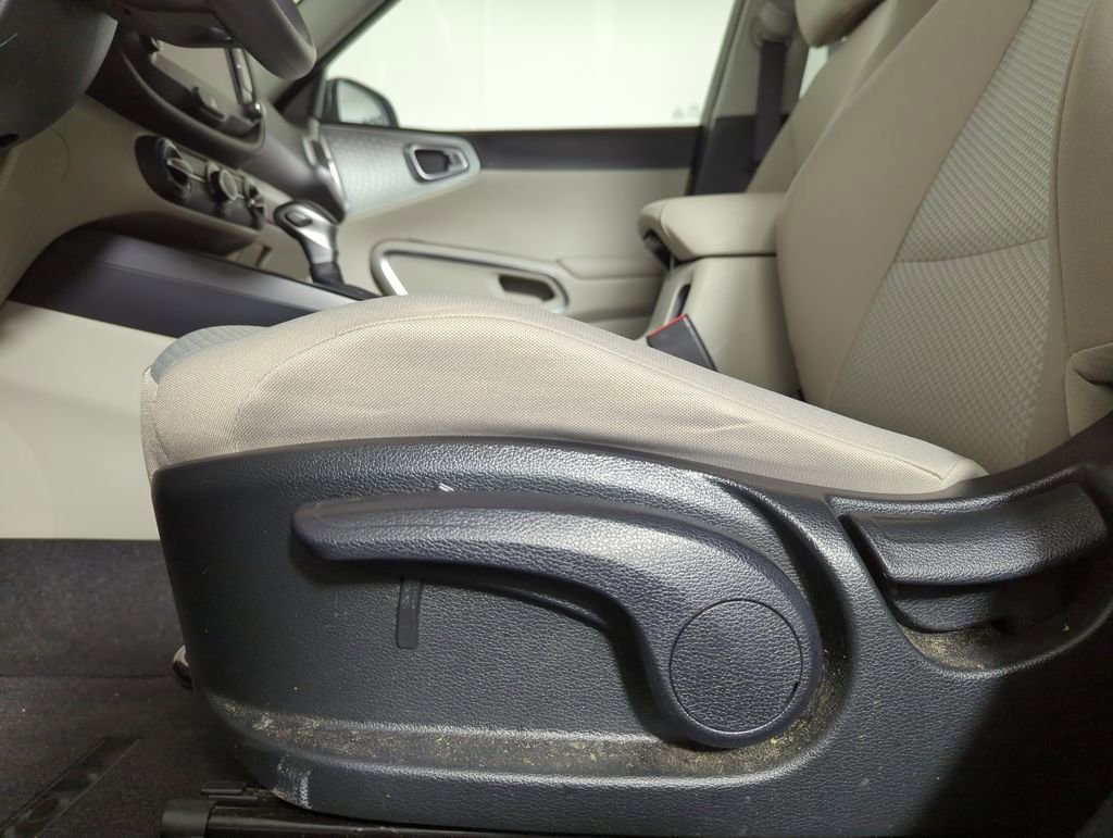 Used 2023 Kia Soul LX image 25