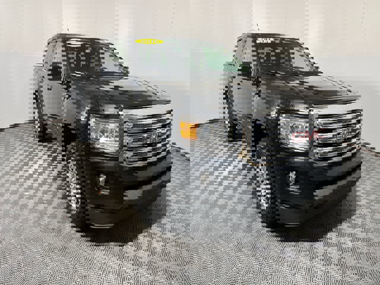 Used 2016 GMC Canyon SLE w/ SLE Convenience Package image 2