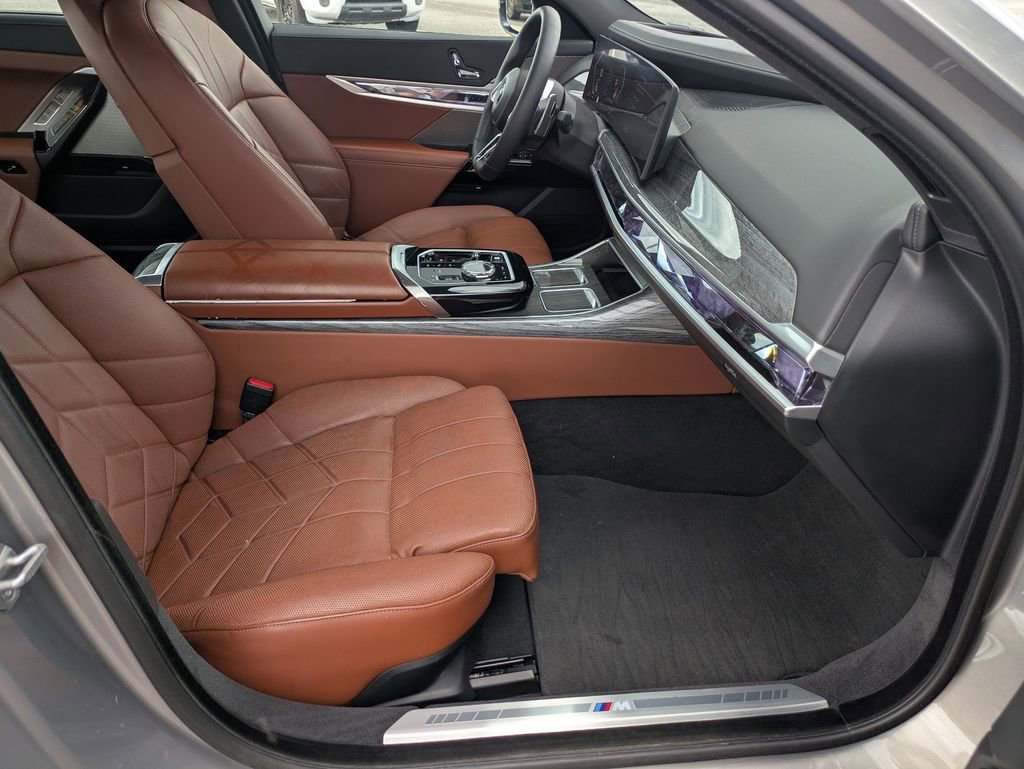 Used 2023 BMW 740i RWD image 23