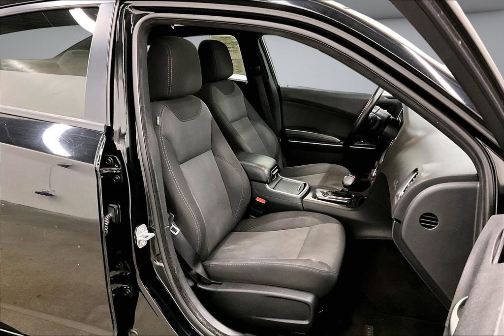 Used 2016 Dodge Charger SE w/ Power Sunroof Group image 29