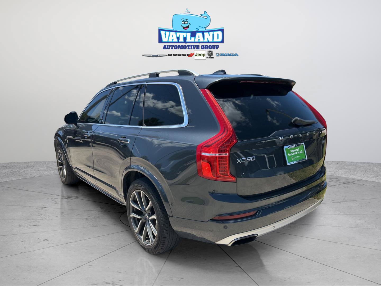 Used 2017 Volvo XC90 T6 Momentum w/ Vision Package AWD/4WD image 3