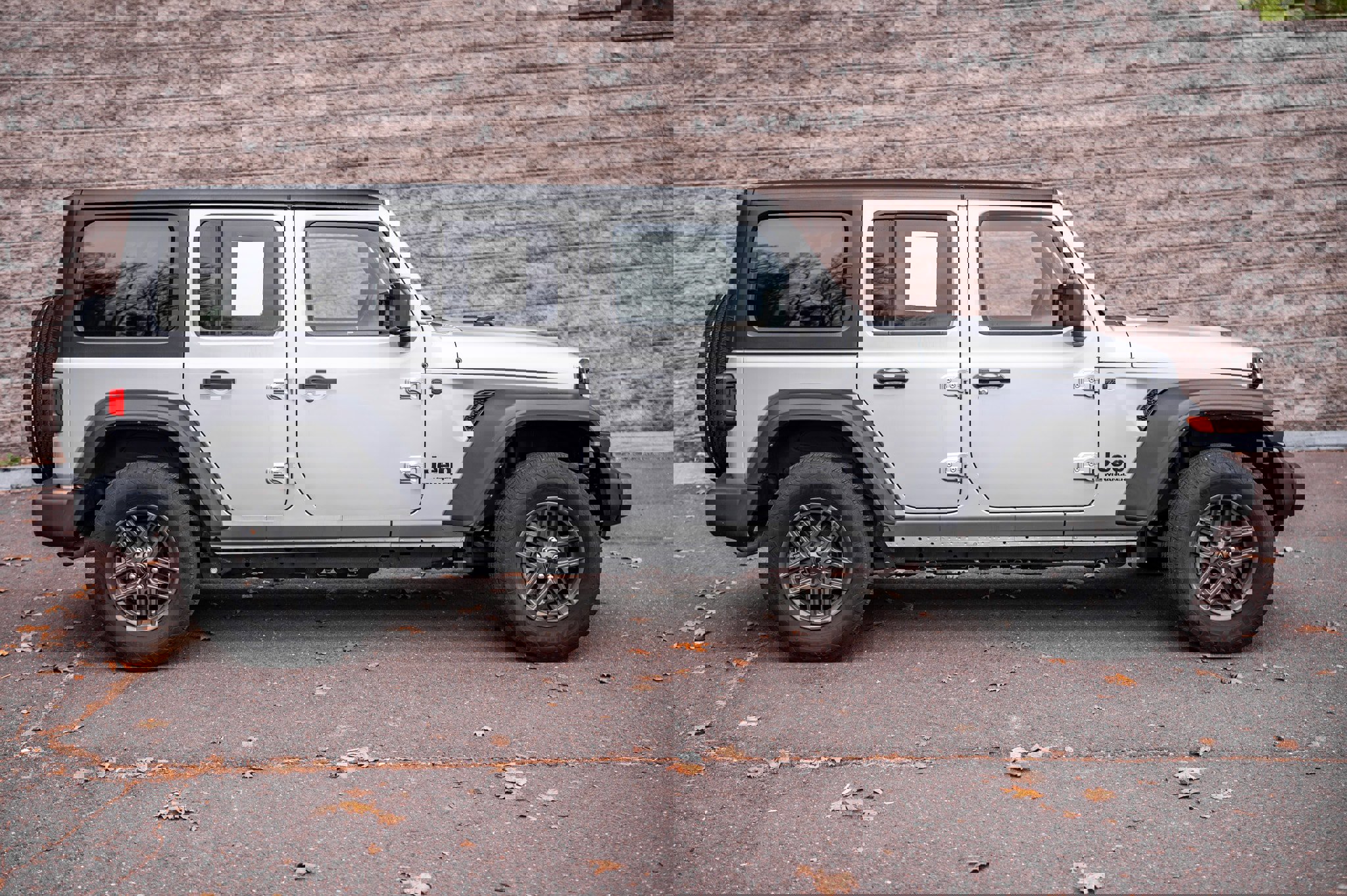 Used 2024 Jeep Wrangler Sport S image 4