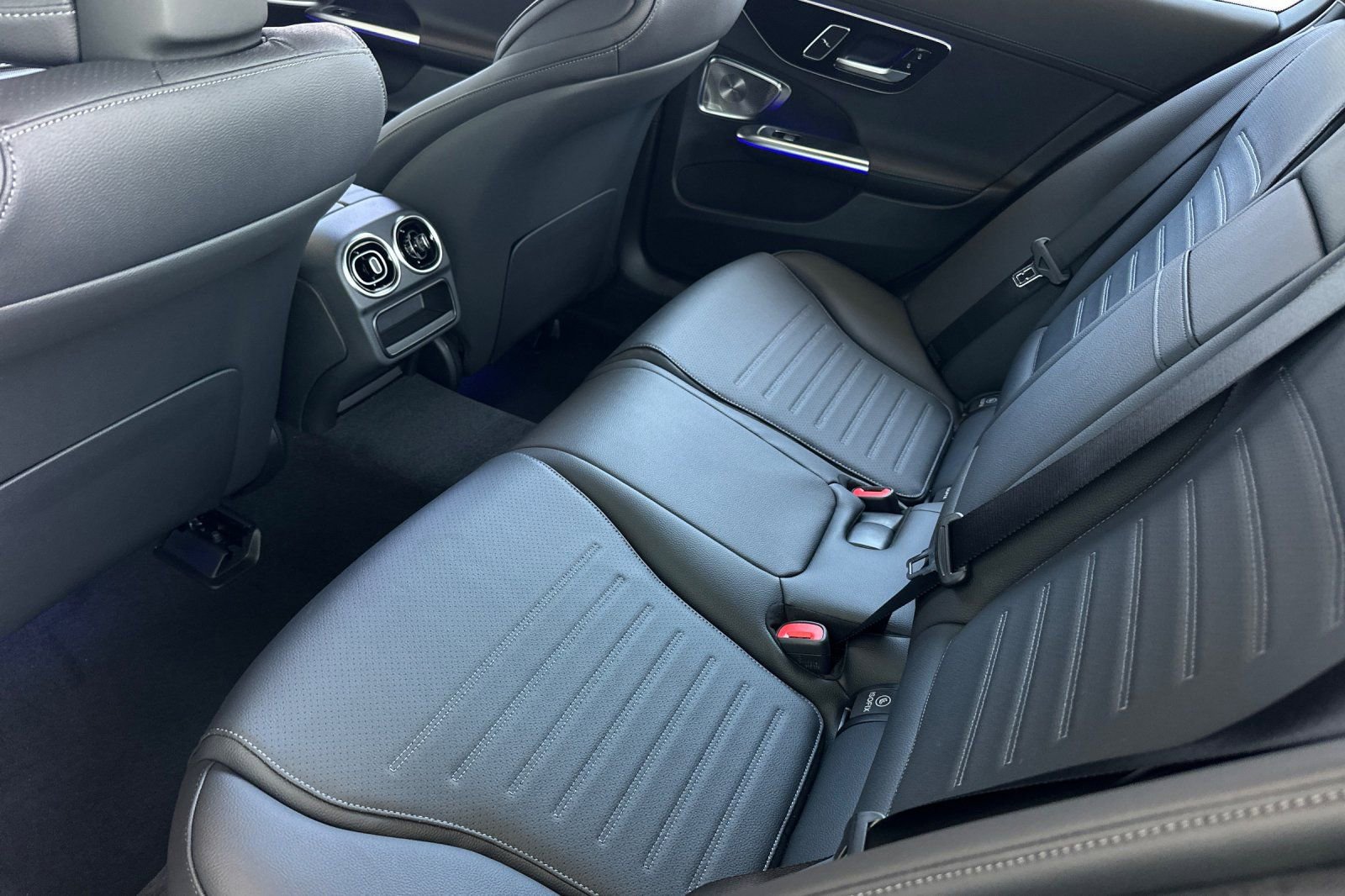 New 2025 Mercedes-Benz C 300 Sedan image 10