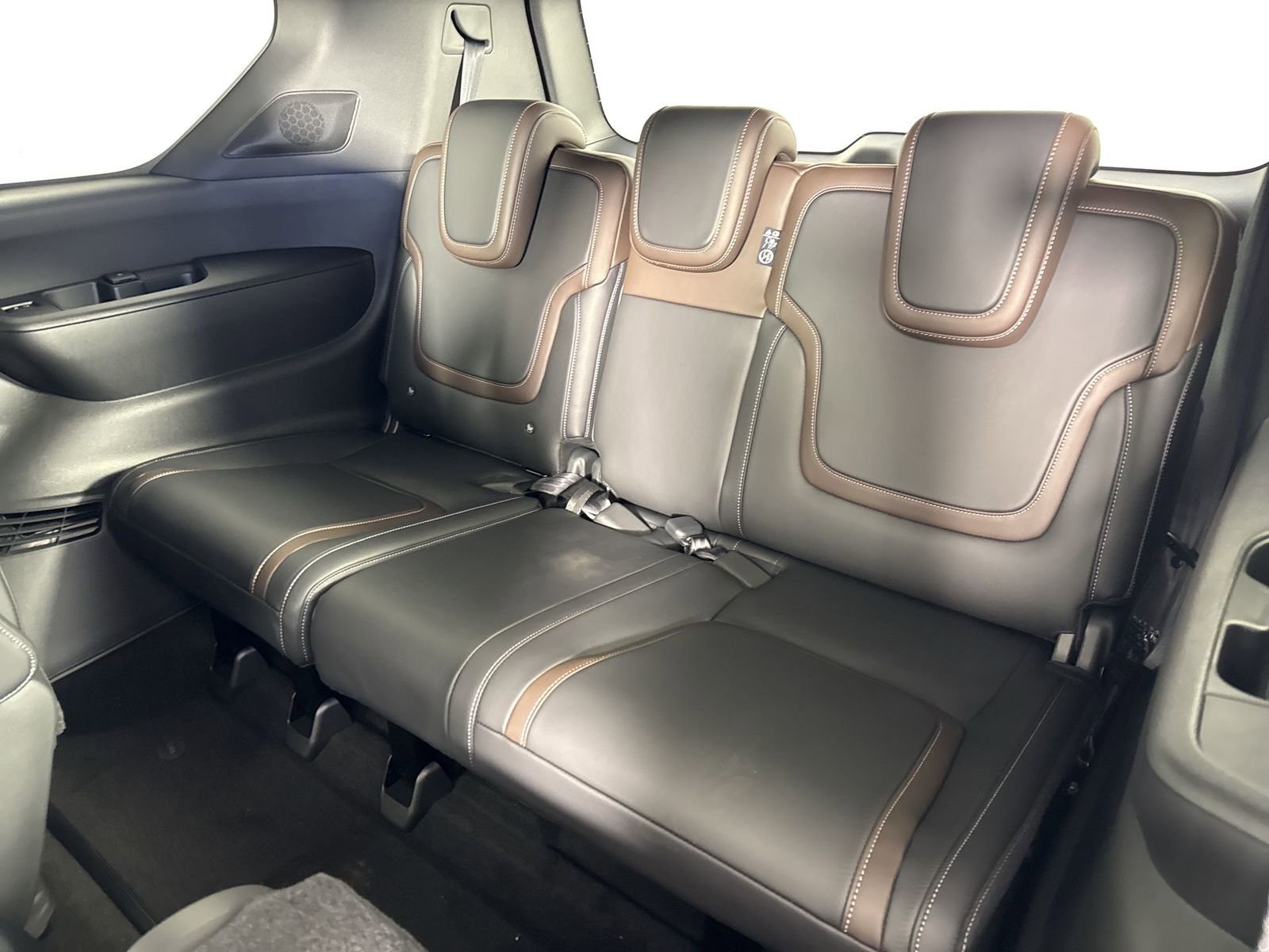 New 2026 Nissan Armada SL w/ Captain's Chari Seat Package image 23
