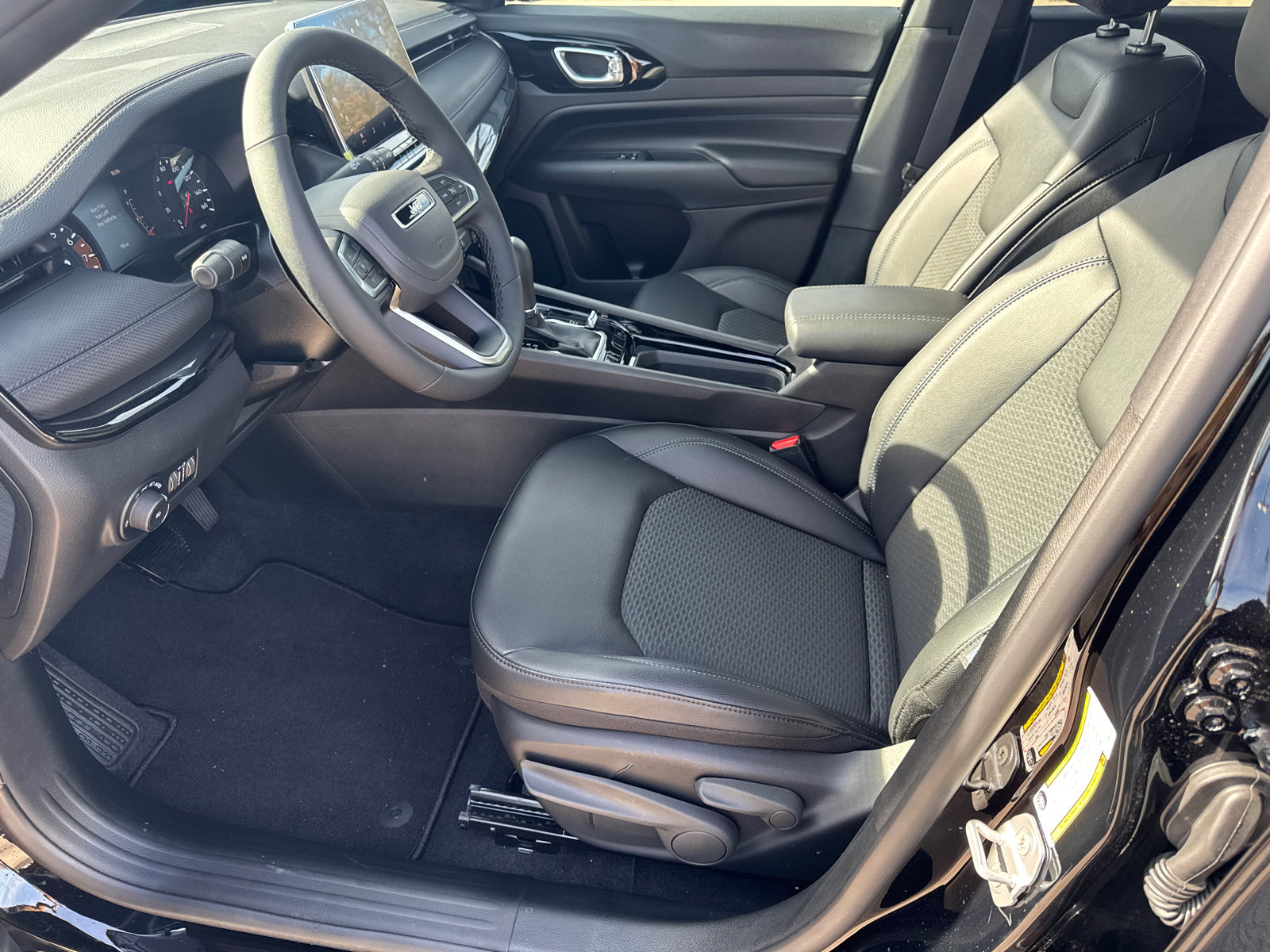 New 2026 Jeep Compass Latitude image 9