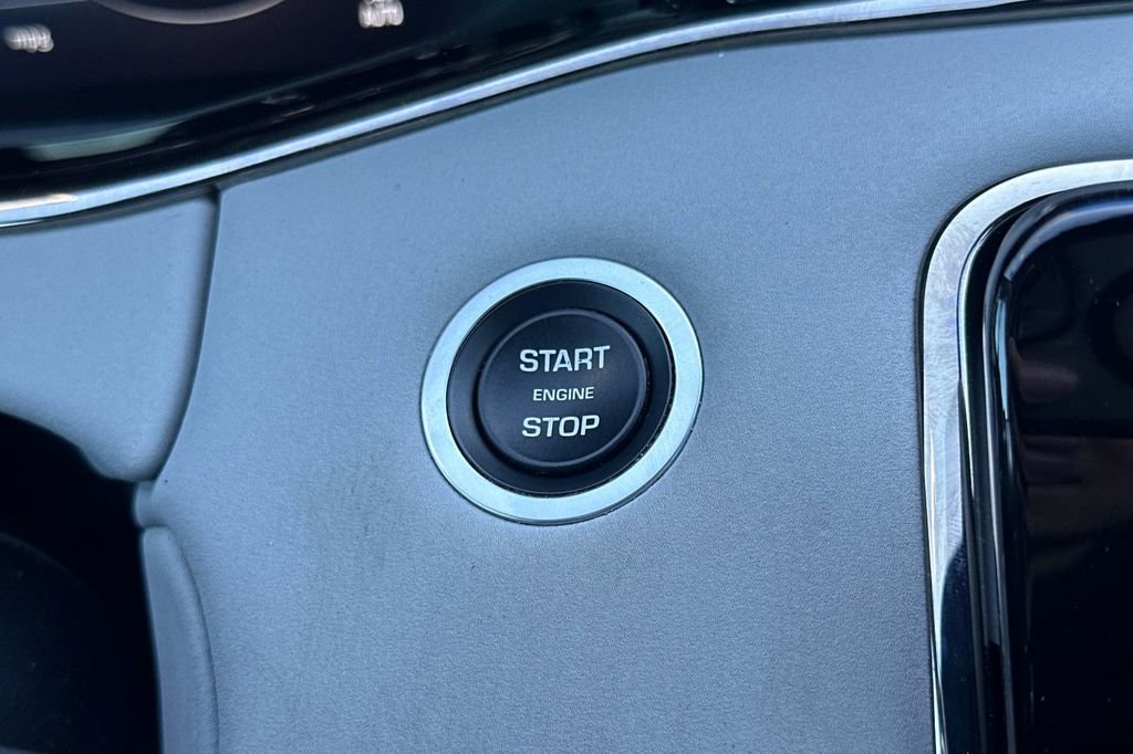 Used 2020 Land Rover Range Rover Evoque First Edition image 21