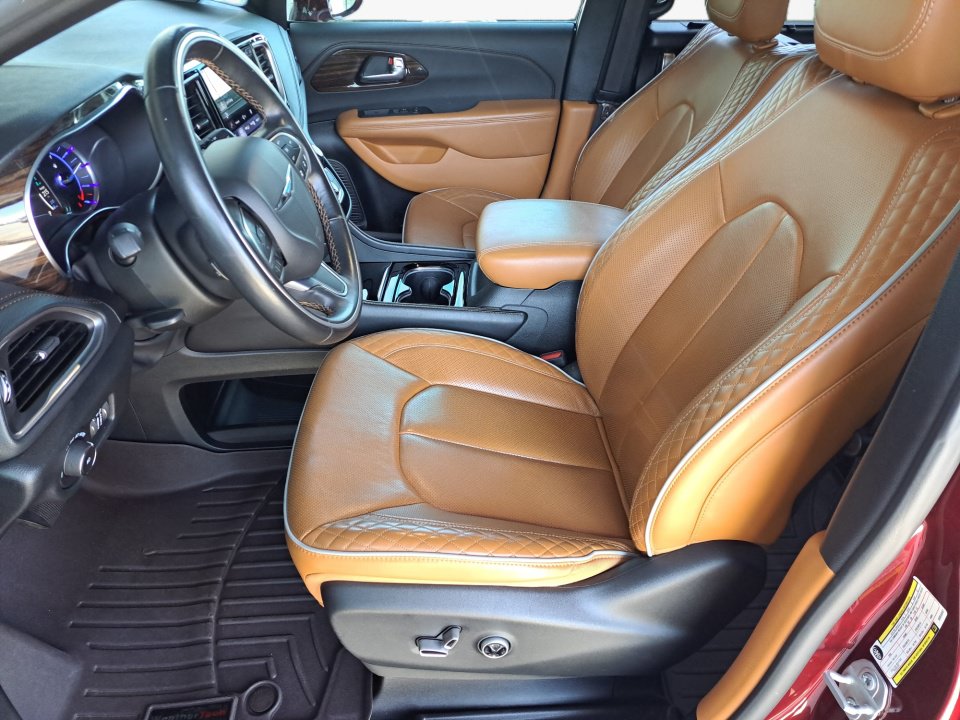 Used 2021 Chrysler Pacifica Pinnacle FWD image 11