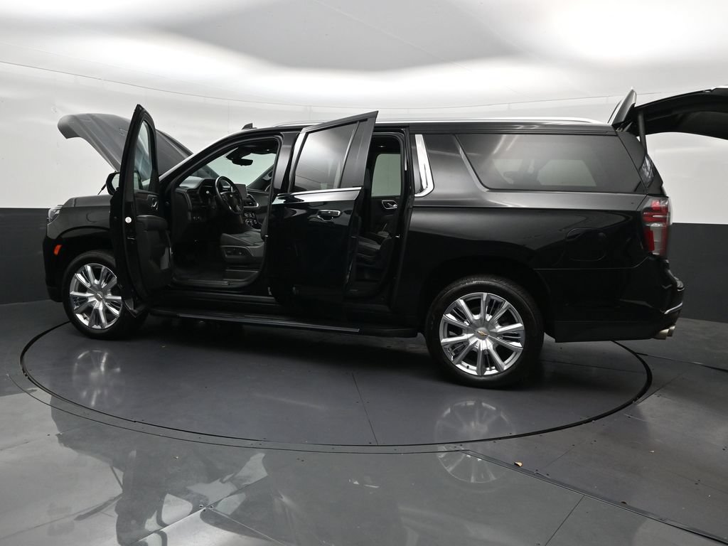 Used 2023 Chevrolet Suburban High Country RWD image 31