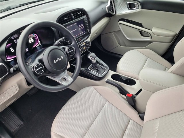 Used 2023 Kia Soul LX w/ LX Technology Package image 8