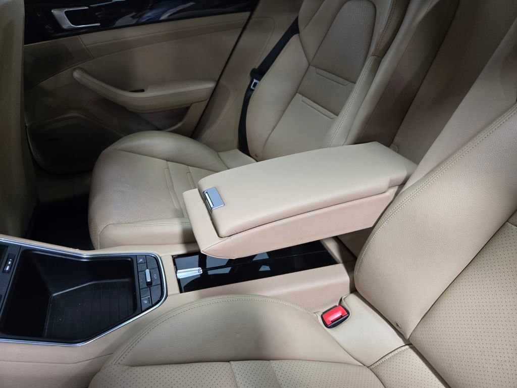 Used 2018 Porsche Panamera 4 image 32