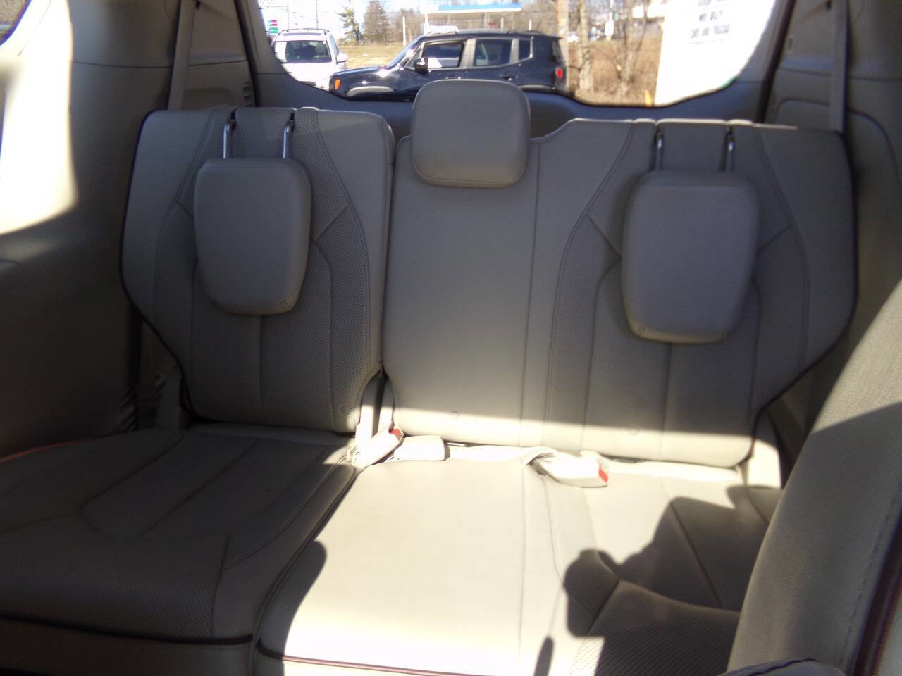Used 2017 Chrysler Pacifica Limited image 33