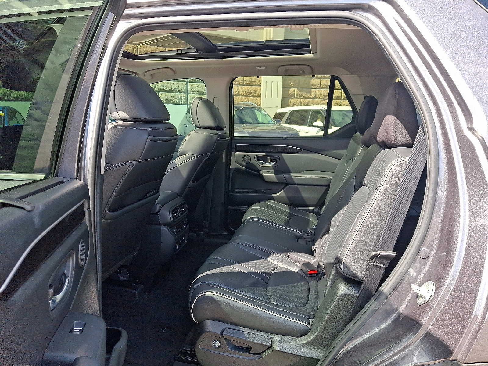 Used 2023 Honda Pilot Elite image 10