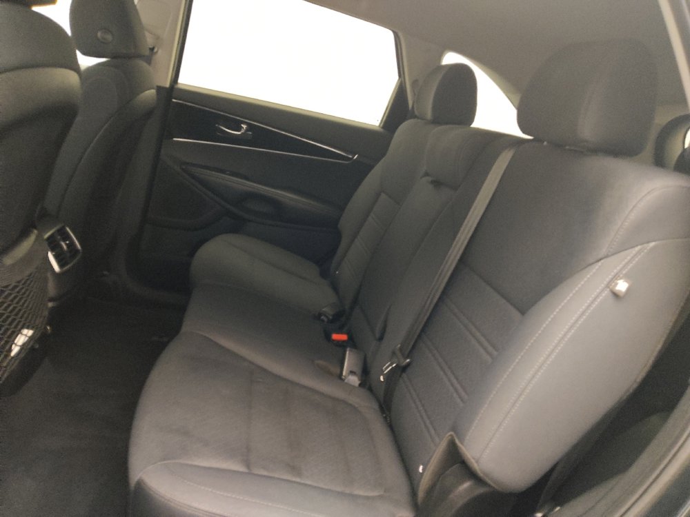 Used 2020 Kia Sorento LX image 18