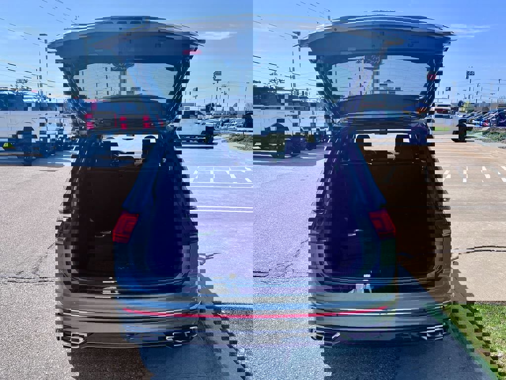 Used 2022 Volkswagen Tiguan SEL R-Line AWD/4WD image 15